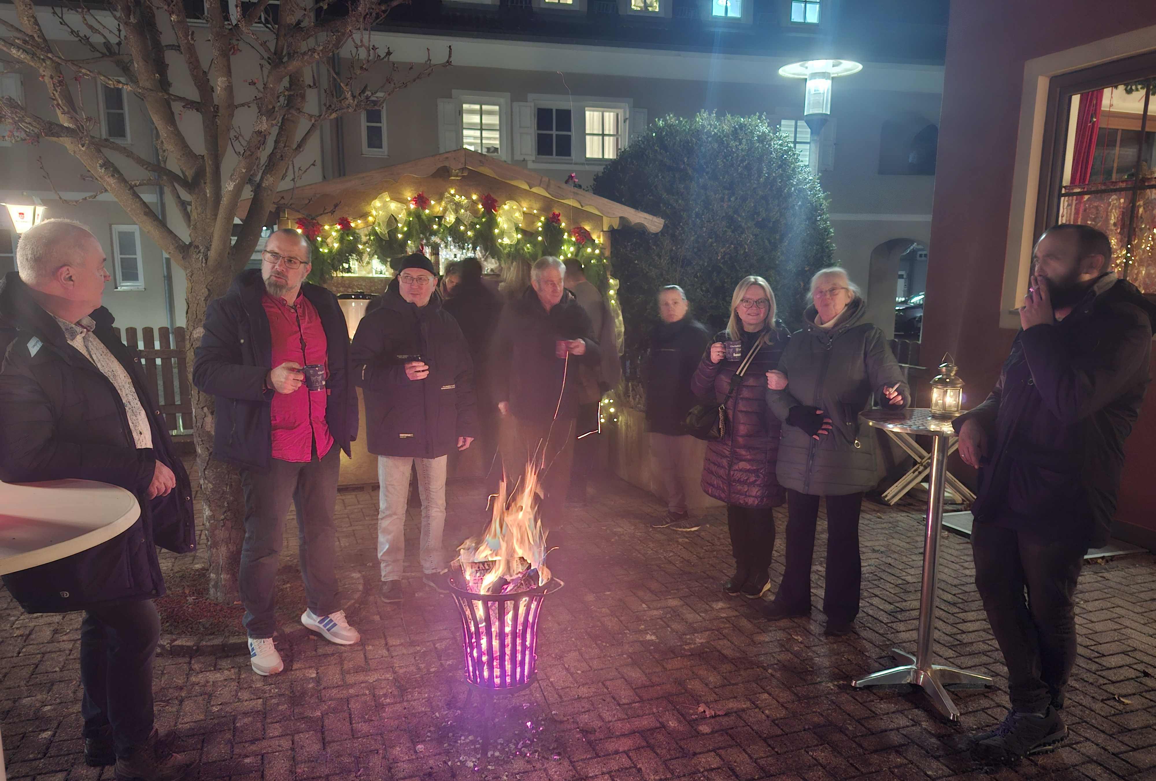 weihnachtsfeier_24_-_gluehwein_und_lagerfeuer.jpg